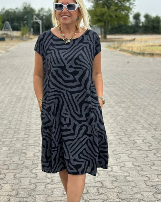 Britney – Round Neck Dress with Beautiful Print