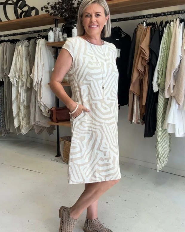 Britney – Round Neck Dress with Beautiful Print