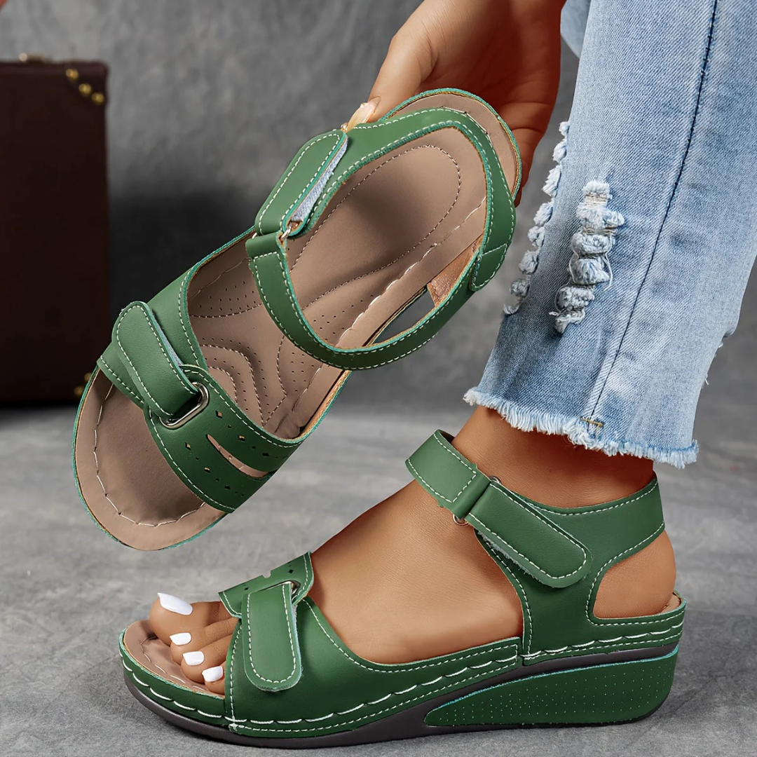 Green / 11 AU | 42 EU