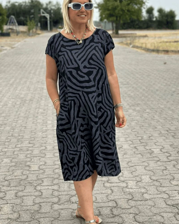 Britney – Round Neck Dress with Beautiful Print