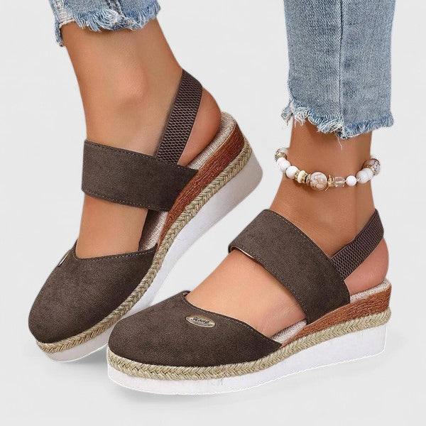 Brown / 7 US | 38 EU