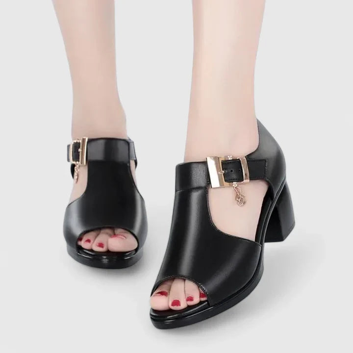 Black / 8 US | 39 EU