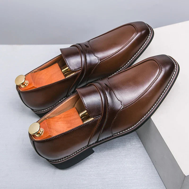 Dark Chestnut / 13 (47 EU)
