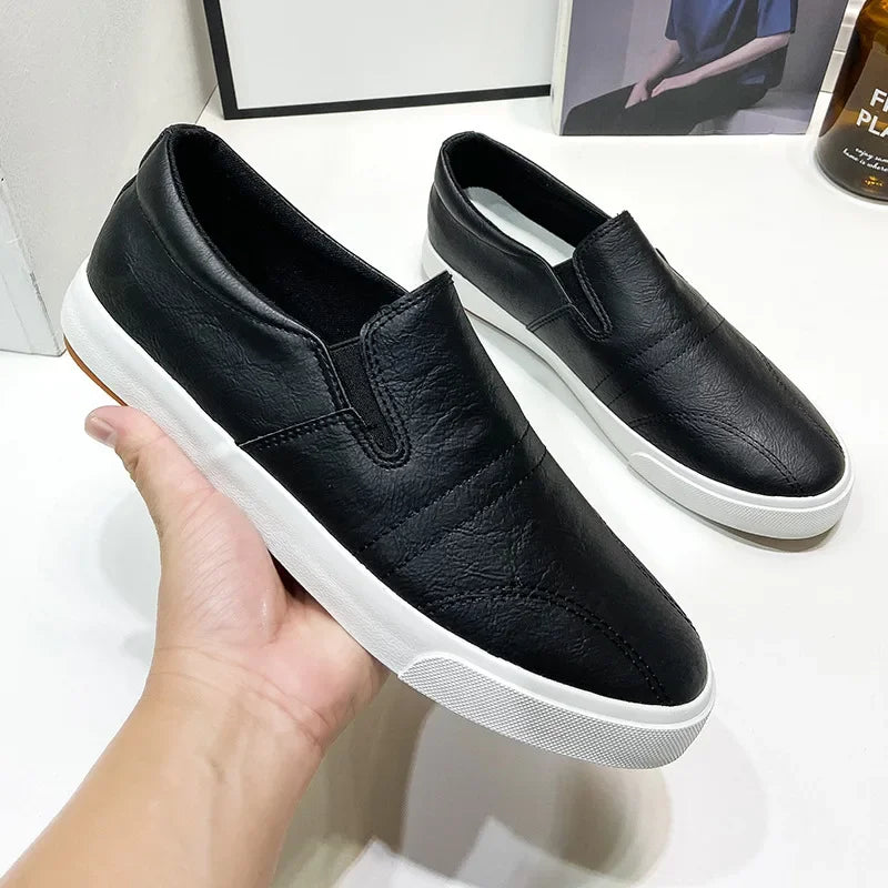 Black / 10 (44 EU)