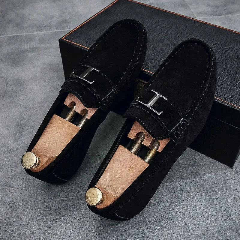 Black / 10 (44 EU)